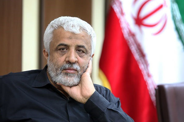 گلعلی بابایی: حضور مردم در میادین نشانهای از امداد غیبی الهی است