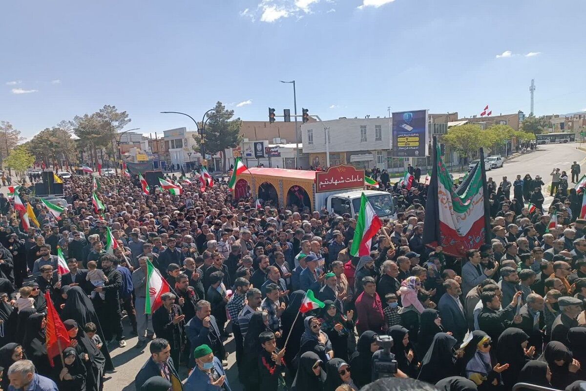تشییع باشکوه شهیدان جنگ رمضان در بیرجند؛ حماسهای از عشق و وفاداری تشییع باشکوه شهیدان جنگ رمضان در بیرجند؛ حماسهای از عشق و وفاداری