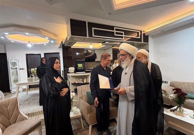 امام جمعه بوشهر از خانواه شهدای جنگ تحمیلی قدردانی کرد