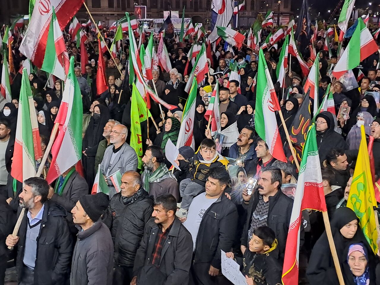 فریاد همبستگی مردم همدان در هفتادوپنجمین شب اقتدار