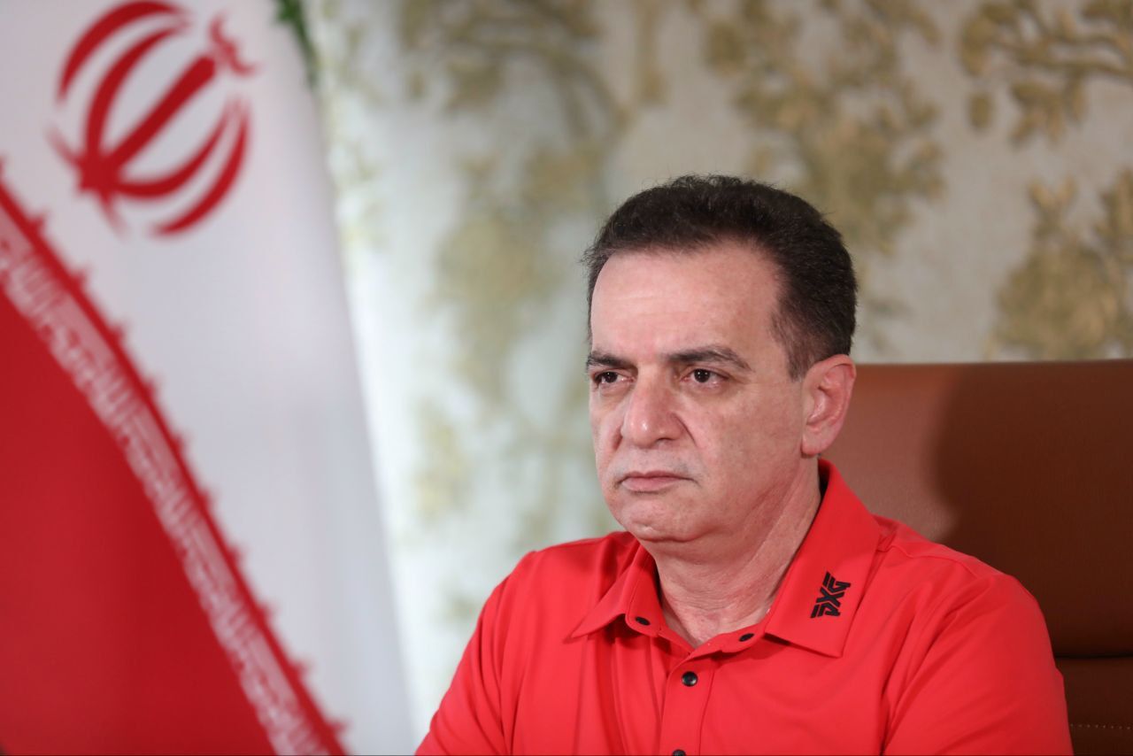 زنوزی: فدراسیون باید پشت تراکتور بایستد/ رفتار AFC دوگانه است