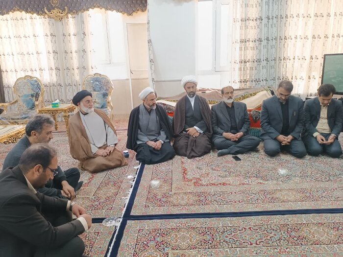 امام جمعه ایلام: شکوه و امنیت کشور وامدار خون شهیدان و شکیبایی خانوادههای آنان است