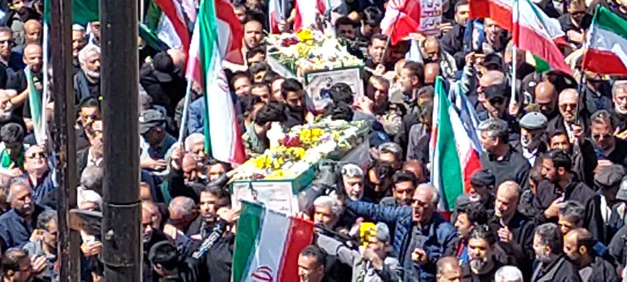 پیکر دانشمند پردیسی با عبای رهبر شهید متبرک شد