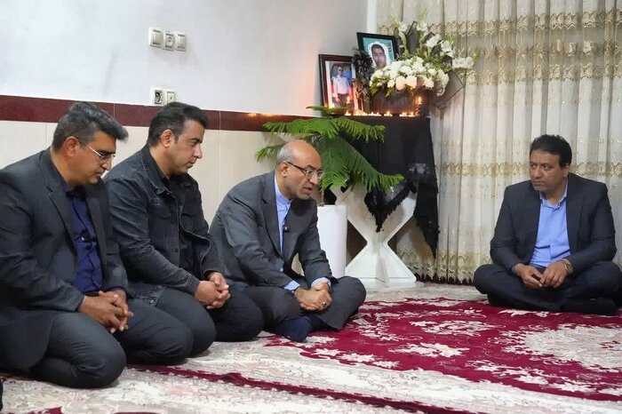 دیدار استاندار کرمانشاه با خانوادههای آتشنشان شهید و دانشجوی شهیده