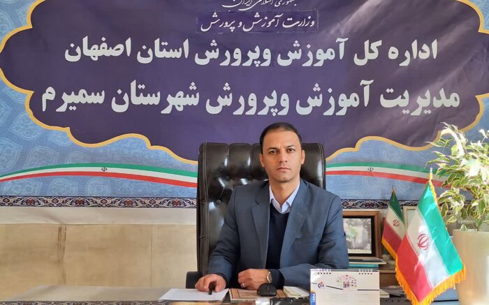 توزیع بستههای درسی برای دانشآموزان روستایی فاقد اینترنت در سمیرم