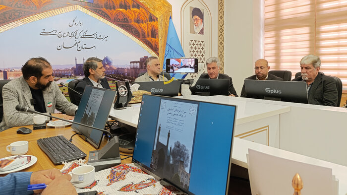 تزلزل و ریزش کاشیها در «مسجد جامع عباسی» اصفهان نگرانکننده است