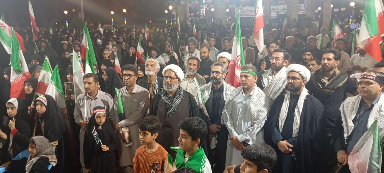 ۷۲ شب زیر پرچم ایران؛ صدای وحدت از پارک شهدای ایرانشهر طنین انداز شد