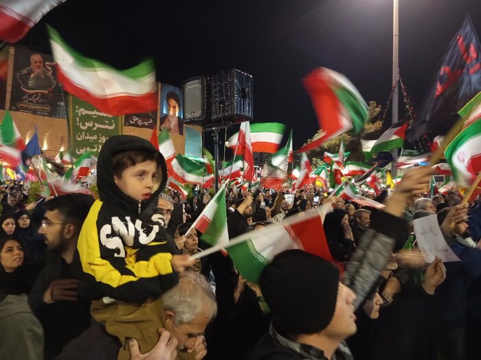 شکوهِ ایستادگی؛ از میدان تا میهن