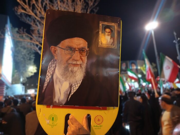 شکوهِ ایستادگی؛ از میدان تا میهن