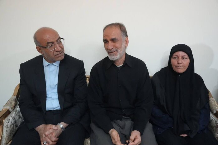 دیدار استاندار کرمانشاه با خانواده شهیدان «سجاد بهرامی» و «محسن الفتی گلدسته»