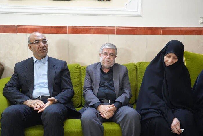 دیدار استاندار کرمانشاه با خانواده شهیدان «سجاد بهرامی» و «محسن الفتی گلدسته»