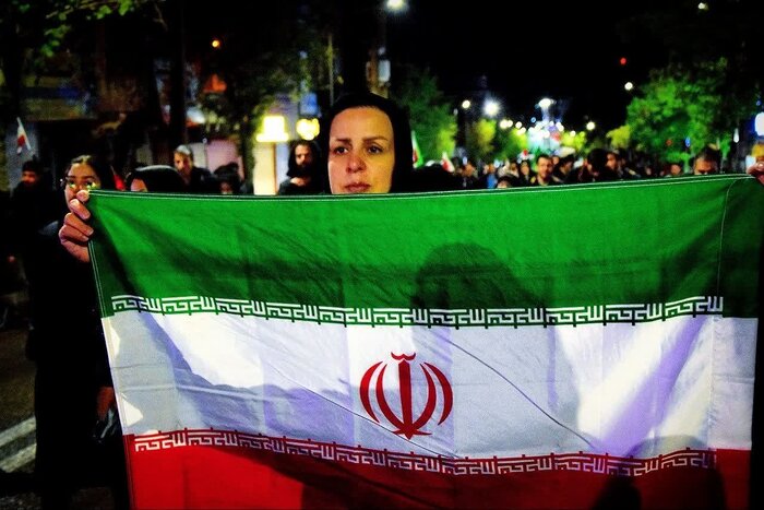 چترِ همدلی زیر باران؛ اینجا قطرهها دریا شدند
