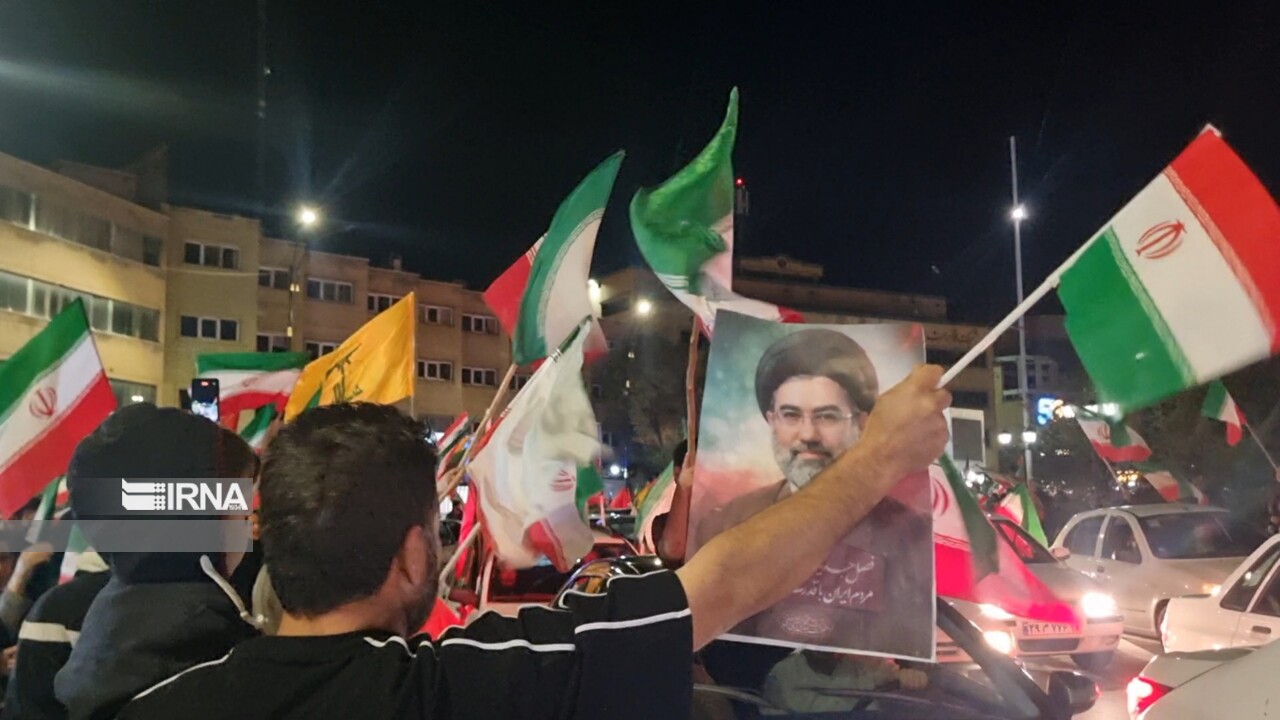 نمایش پرشور اقتدار و وفاداری ملی جان فدایان در خیابان‌های همدان
