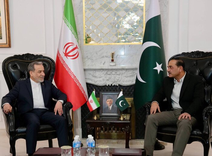 عراقچی از مسقط به اسلام آباد باز میگردد/ بخشی از هیئت ایرانی برای مشورت به تهران بازگشت