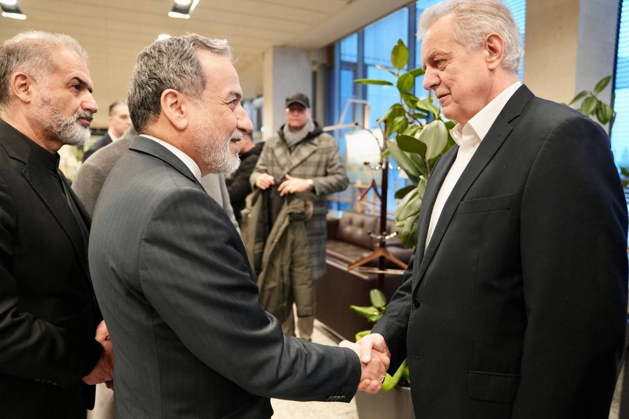 عراقچی وارد سنپترزبورگ شد
