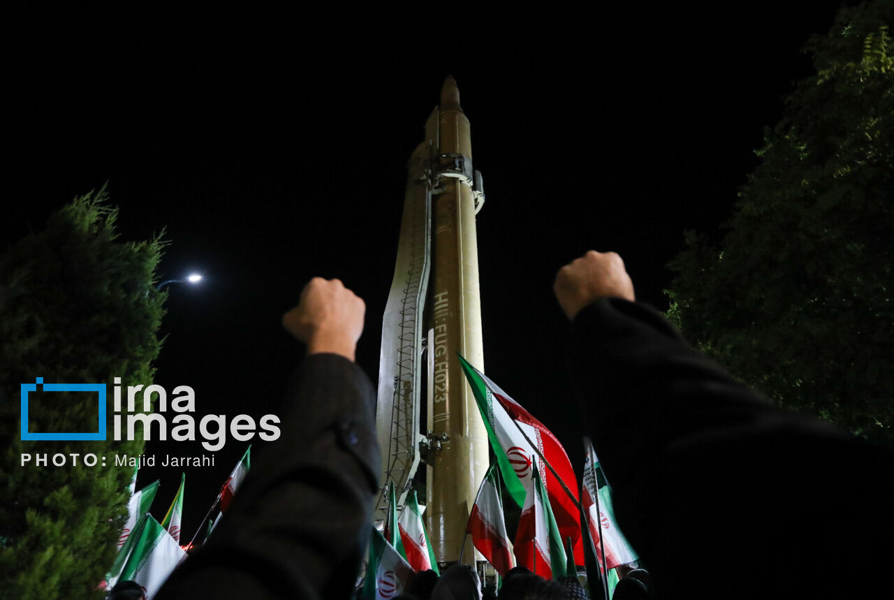 فیلم | مطالبه شهروندان کنگاور برای نمایش موشک در میدان سردار سلیمانی