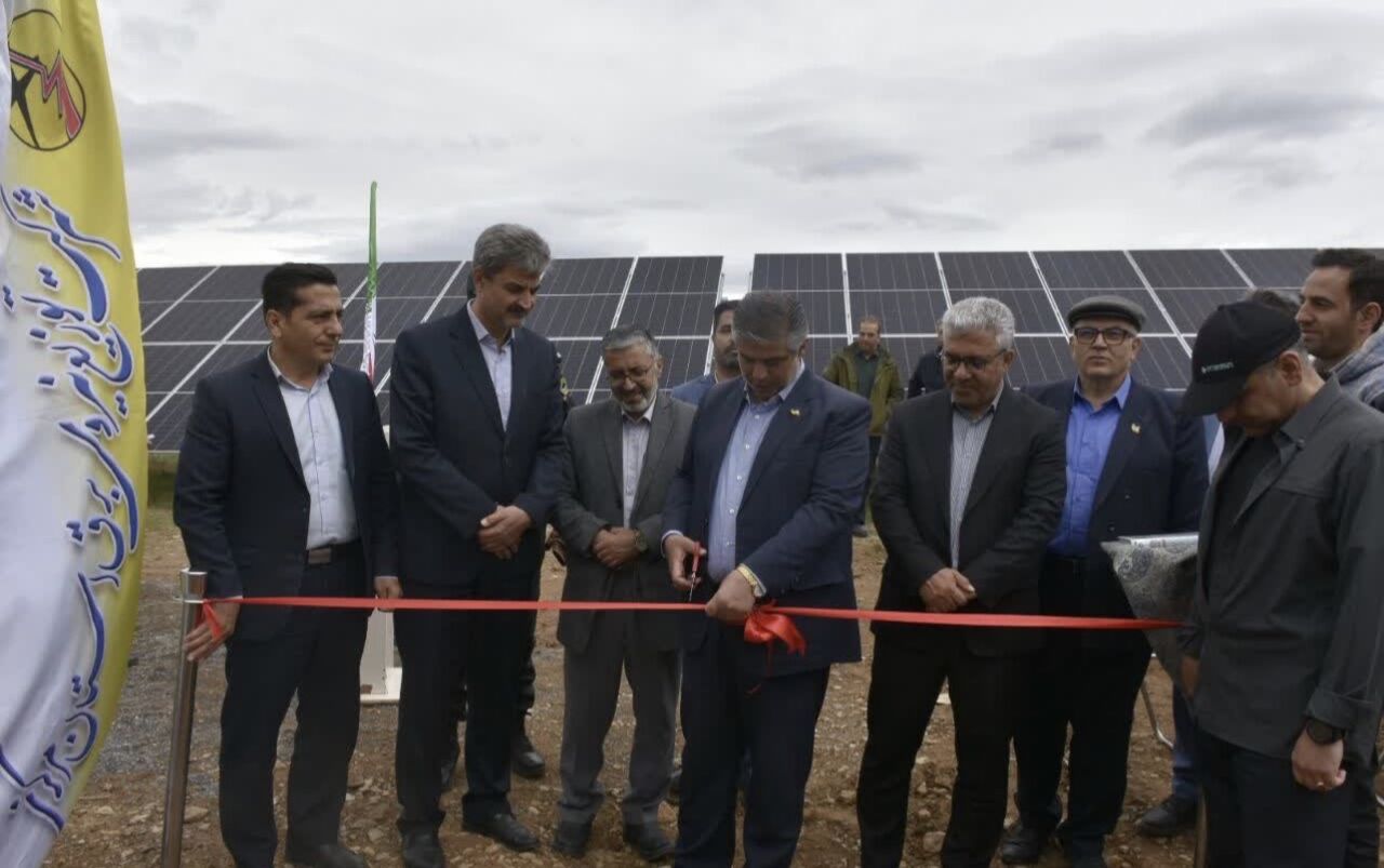 افتتاح نیروگاه خورشیدی سه مگاواتی شهرستان شازند