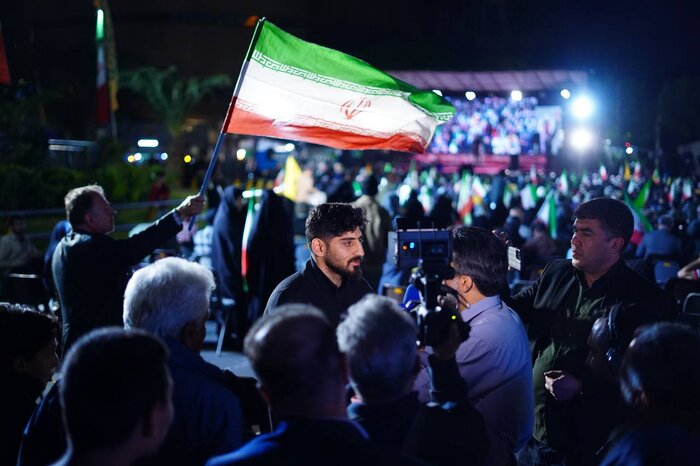 بازیکن تیم ملی فوتبال: شهادت رهبر قلبمان را شکست، با جانمان در میدان حاضر میشوبم