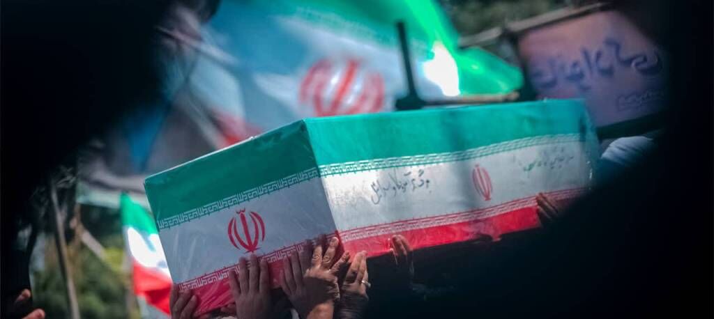 استاندار خوزستان: صبر و استقامت خانواده شهدا مایه عزت ملت ایران است