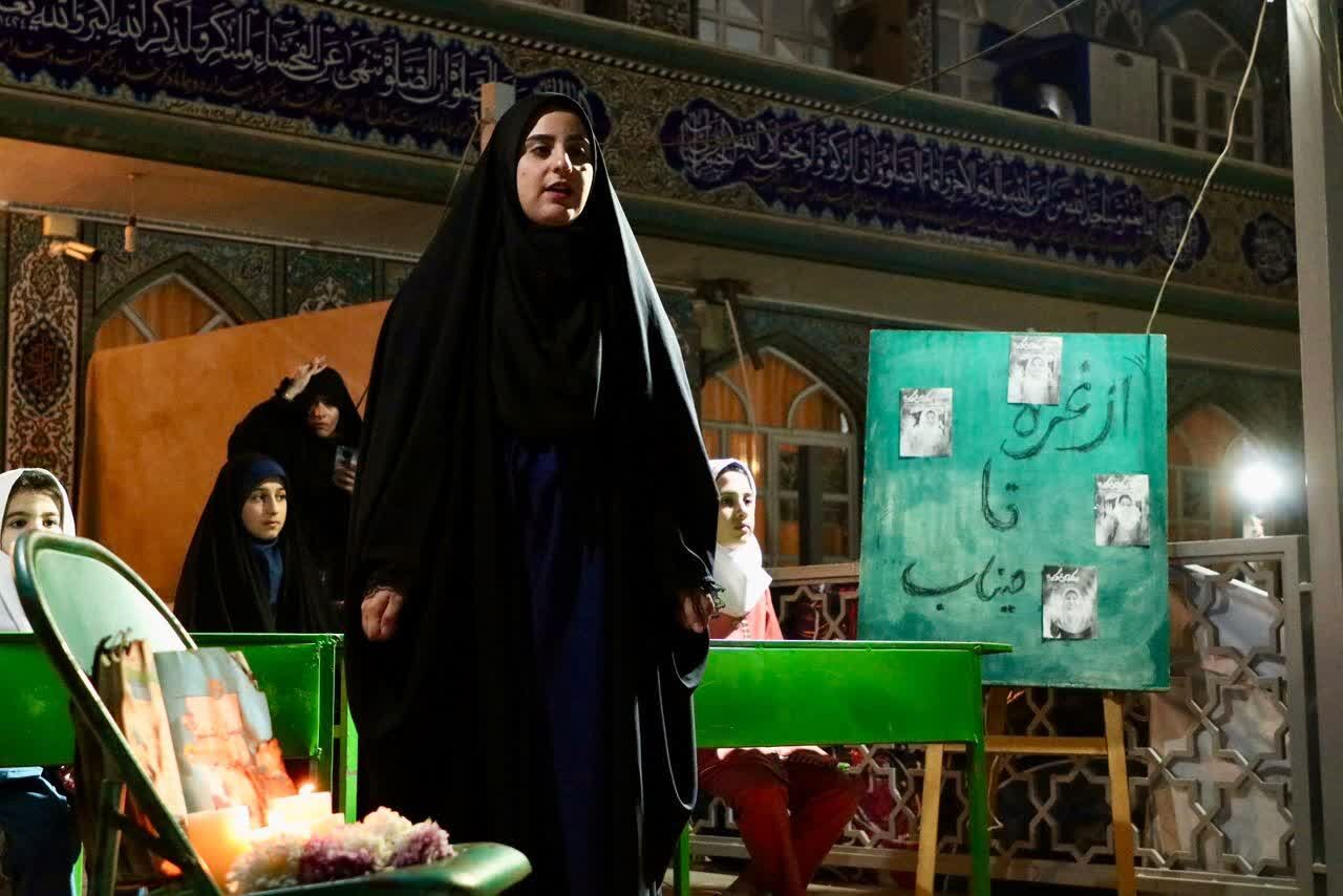 روایتی از اجراهای تئاتر خیابانی در تجمعات شبانه مردمی برای پاسداشت وطن