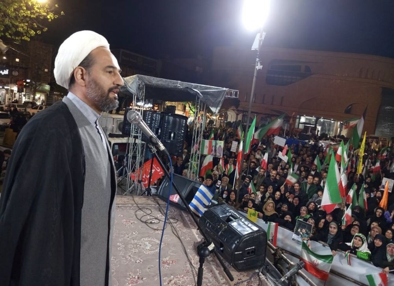 استاد حوزه علمیه: تحقق شعار سال، مصداق عینی ولایت‌پذیری است