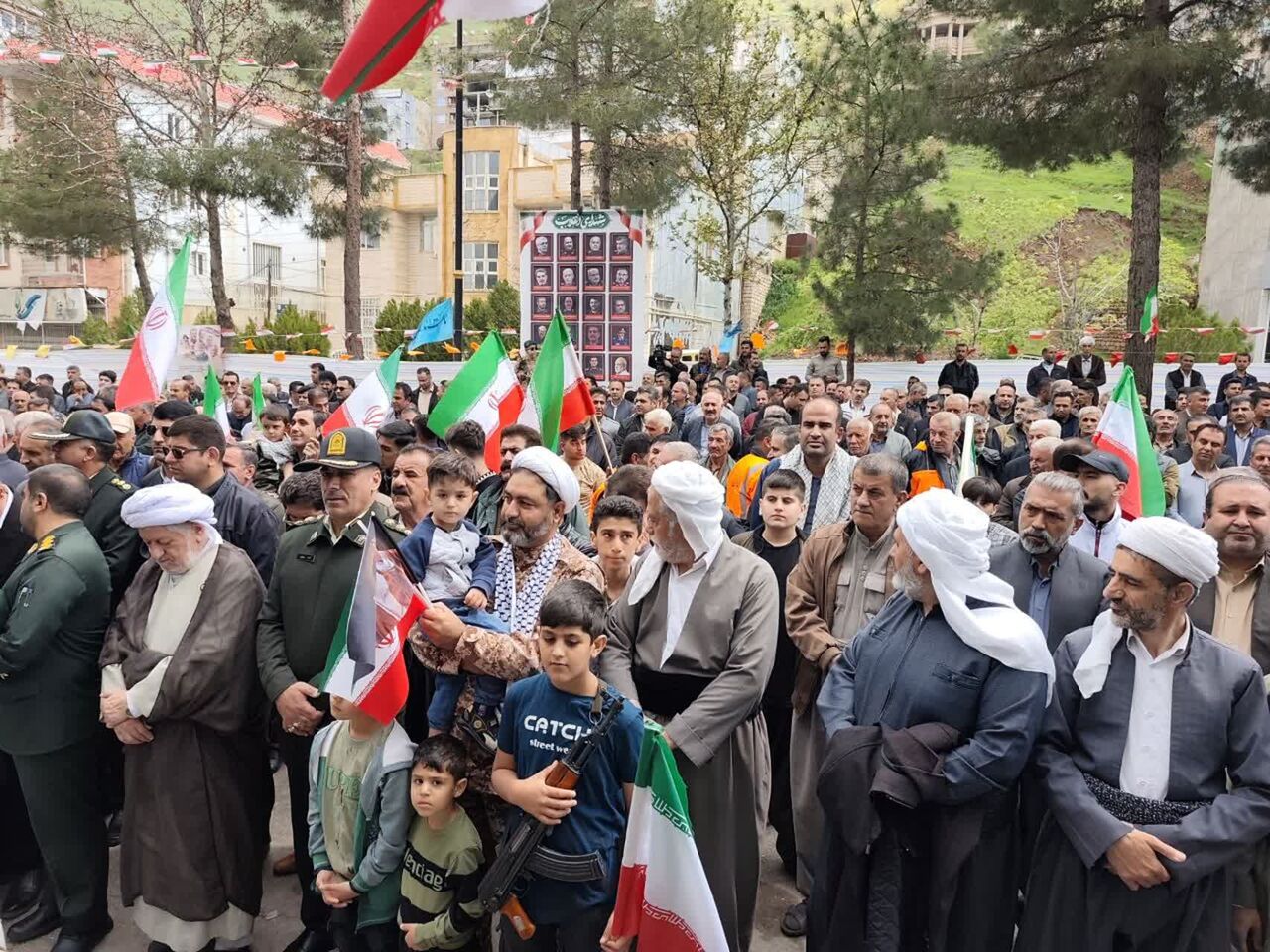 همبستگی مردم مرزی و اهل‌سنت پاوه در رزمایش «جان فدا برای ایران»