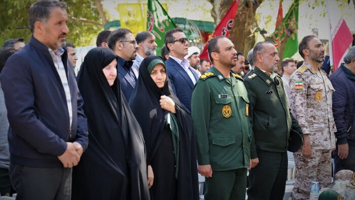 دلهای مشتاق در مزار «فرمانده میدان فتح»؛ روستای دهسد میزبان عاشقان شهید پاکپور