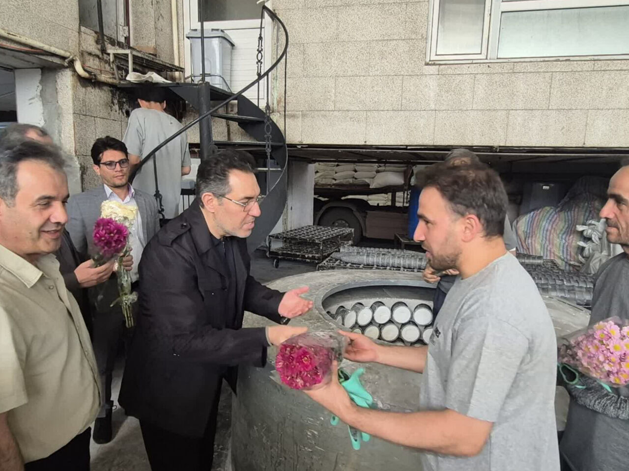 اخبار کوتاه/ کارگران تعدادی از واحدهای تولیدی اردبیل تجلیل شدند