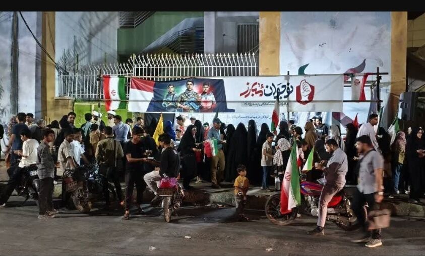 نوجوانان بندرعباس در «غرفه‌های مبارز»؛ از کافه گفت‌وگو تا رفع شبهات