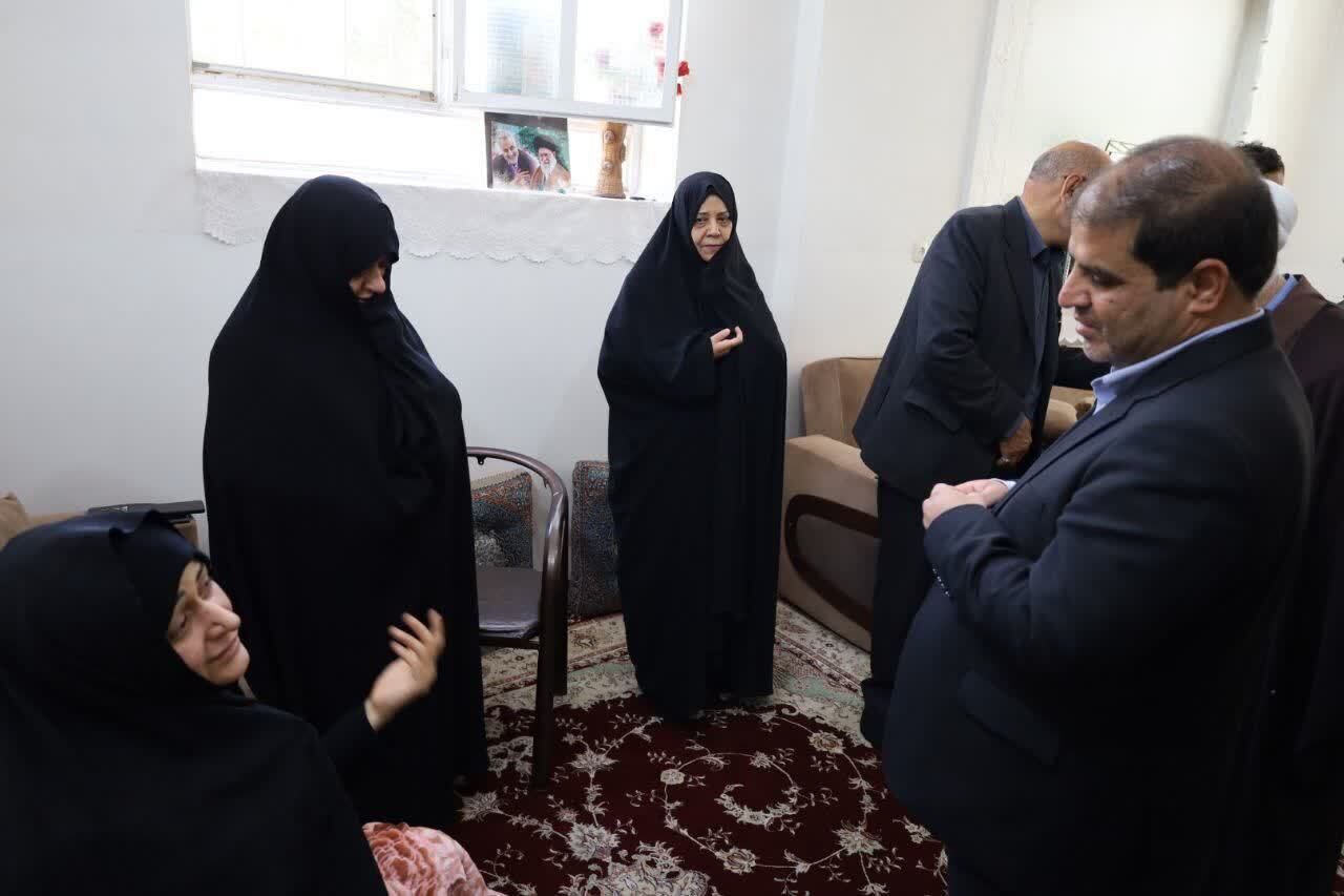 دلجویی معاون استاندار یزد از خانواده شهیده جانفدای ایران