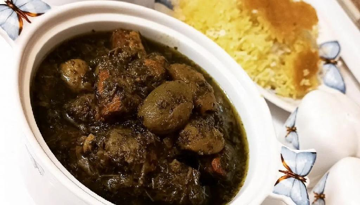 طرز تهیه خورشت چغالهبادام: یک طعم ترش و سنتی ایرانی 1 خورشت چغالهبادام؛ طعم بهاری ترش و دلنشین