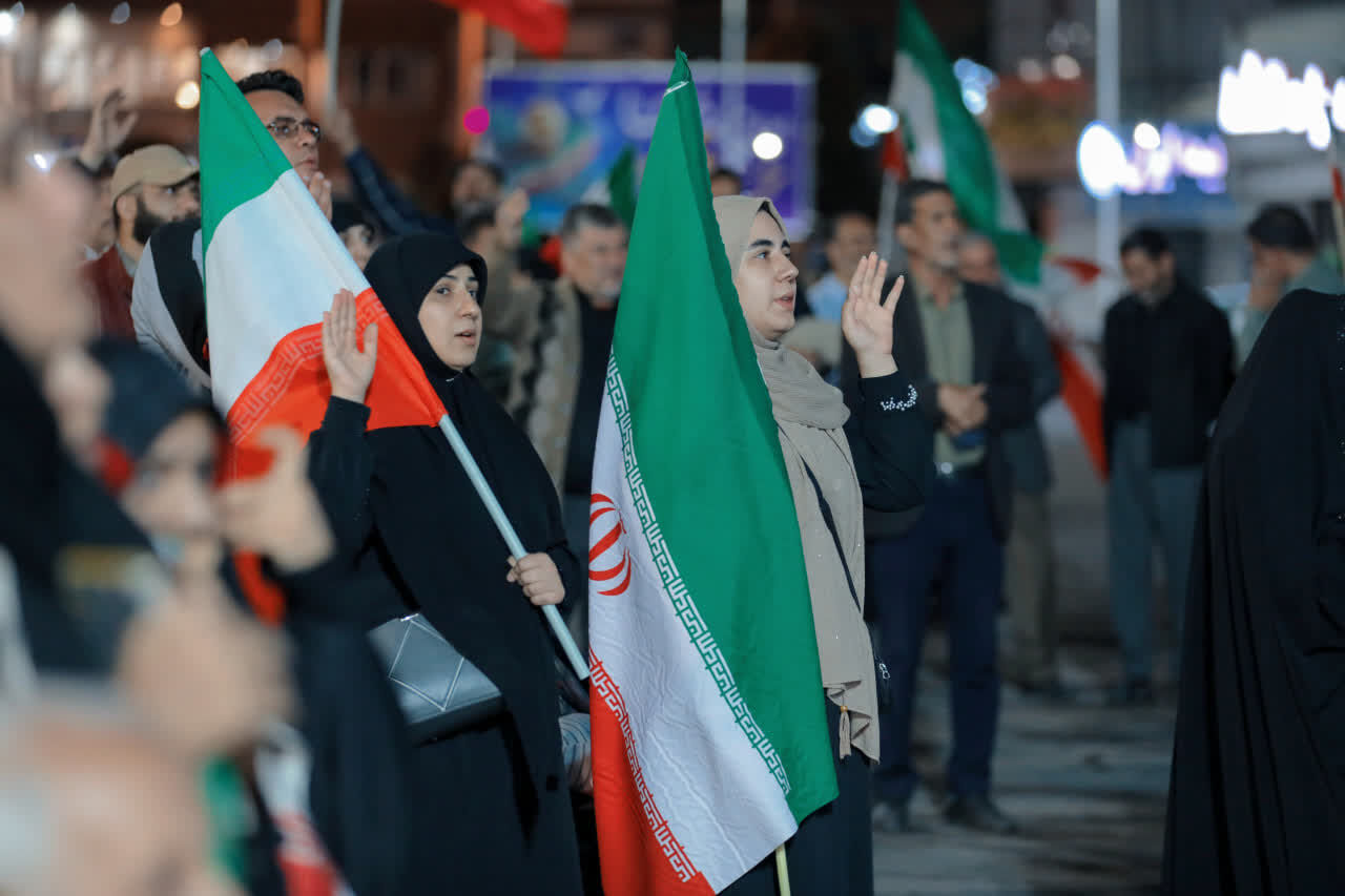فیلم| شعر اشک و همبستگی در میدان کوثر؛ روایتی از معلمان آسمانی کرمان