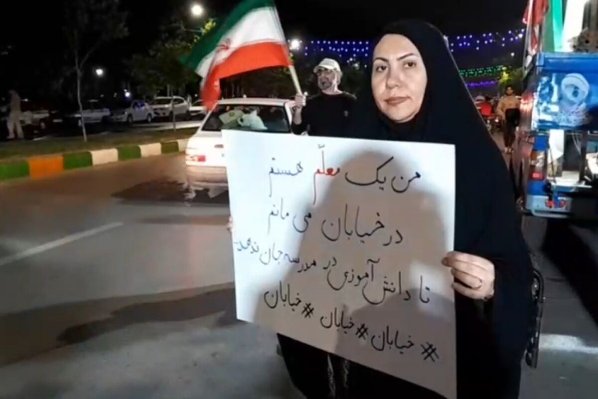 فیلم | حضور برجسته معلمان در کنار مردم مشهد درشصت وسومین نمایش اقتدار و استکبارستیزی