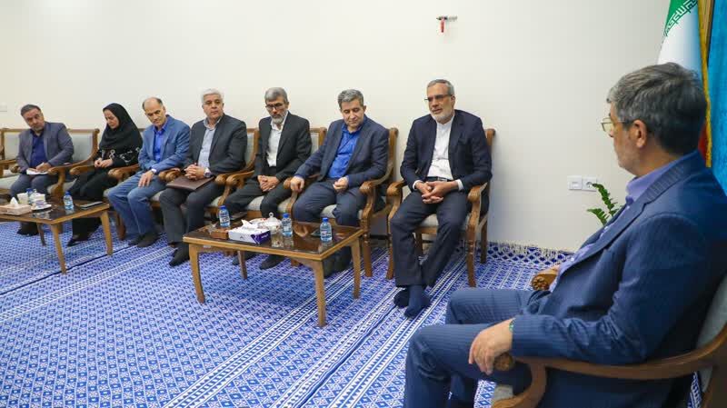 استاندار : ایرنا، ظرفیت‌های استان یزد را به جهانیان اطلاع‌رسانی کند