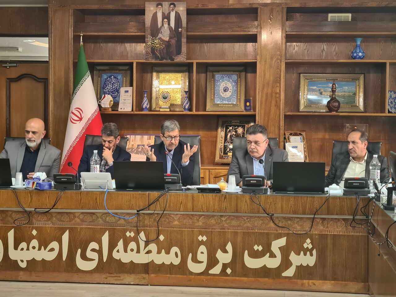 استاندار: صنایع آسیب‌دیده اصفهان را برای جلوگیری از بیکاری حمایت می‌کنیم