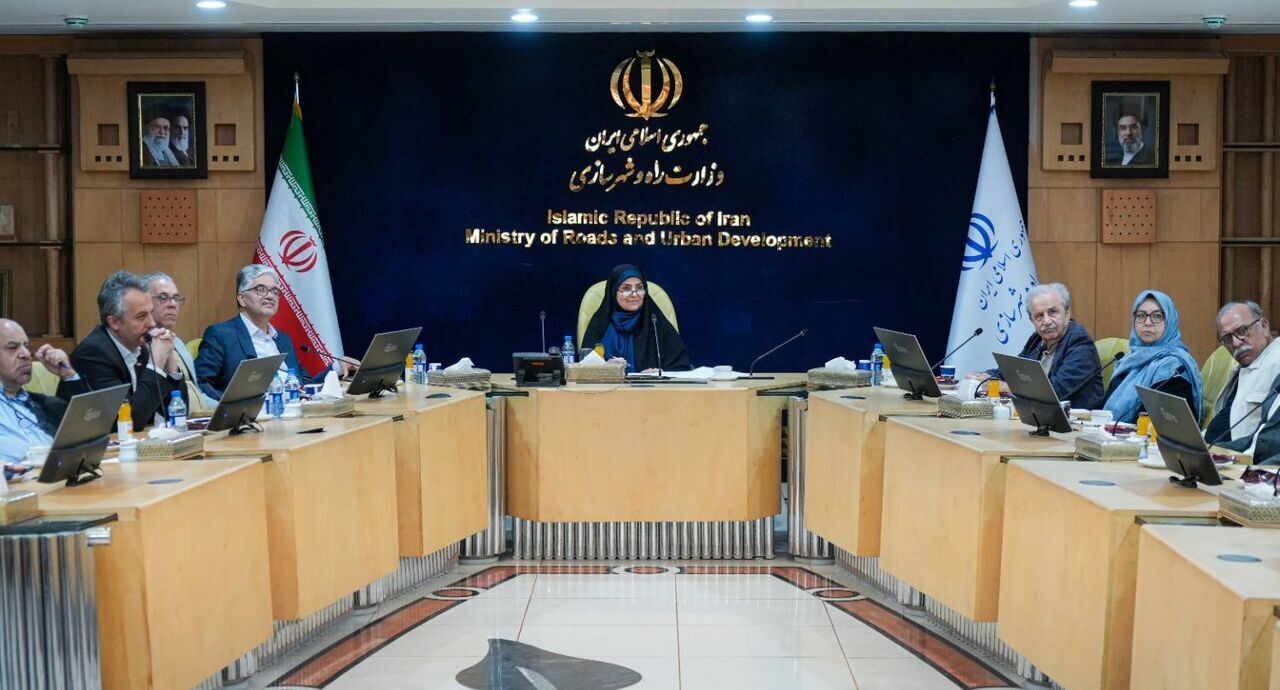 دعوت وزیر راه و شهرسازی از اساتید دانشگاه برای ایفای نقش فعال‌تر در حل مسائل کشور