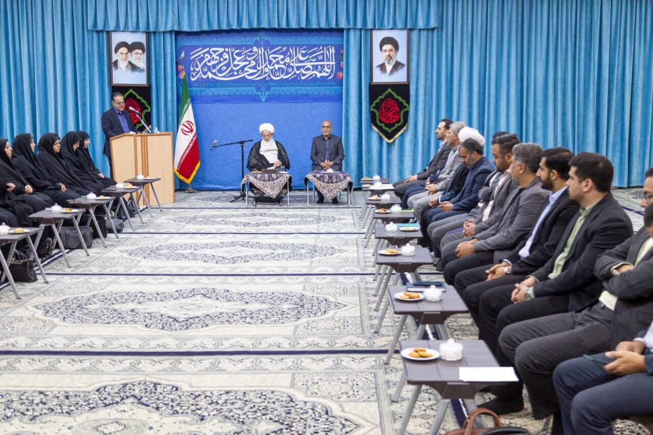 امام جمعه یزد: بصیرت افزایی دانش آموزان رسالت معلمان است