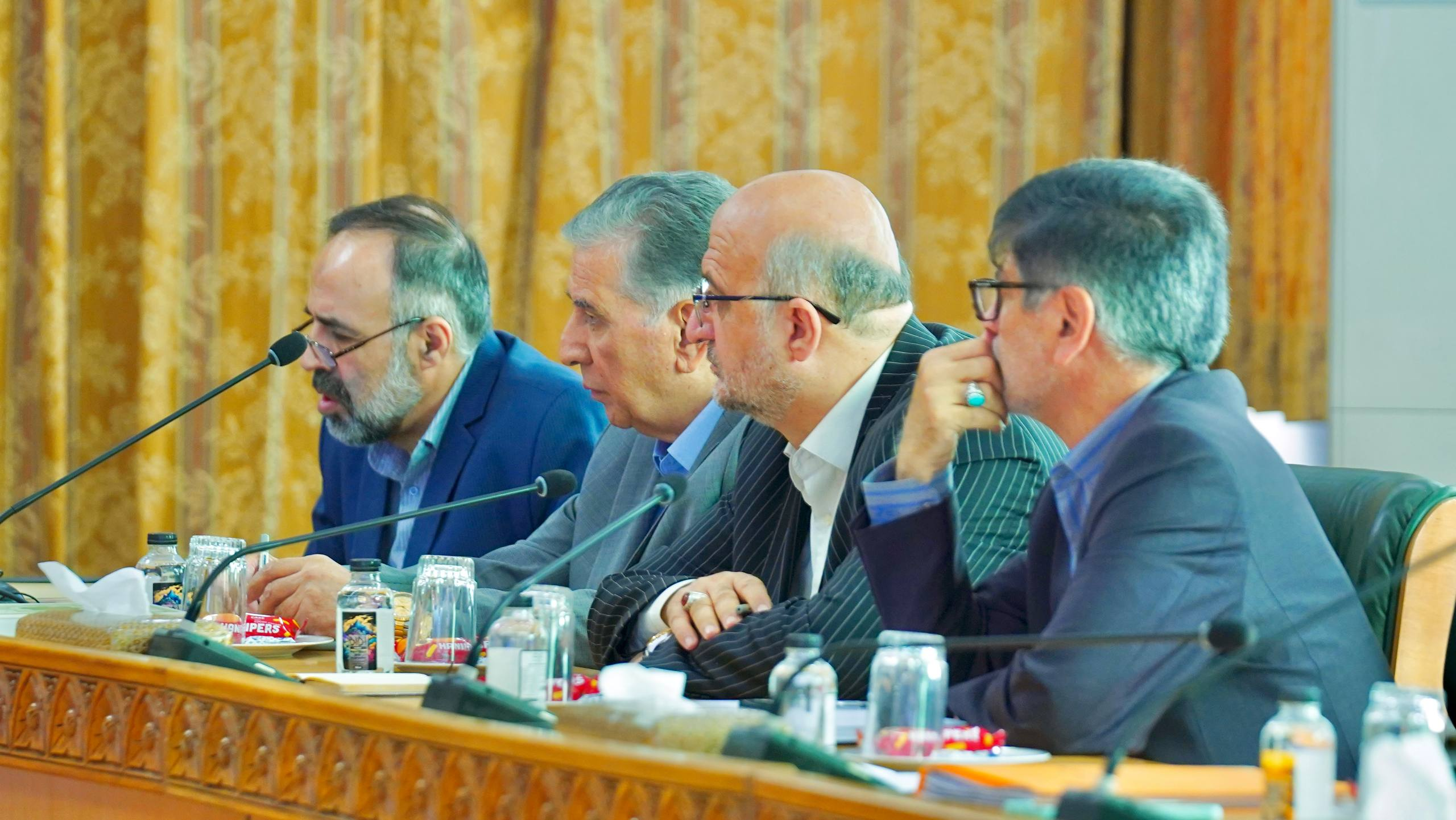 تاکید معاون رئیسجمهور بر افزایش تردد کامیونها در مرز بازرگان
