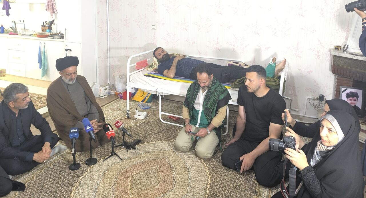 داغی که هرگز کهنه نمی شود / دیدار با پدر مجروح شهید هفت ساله در کرج