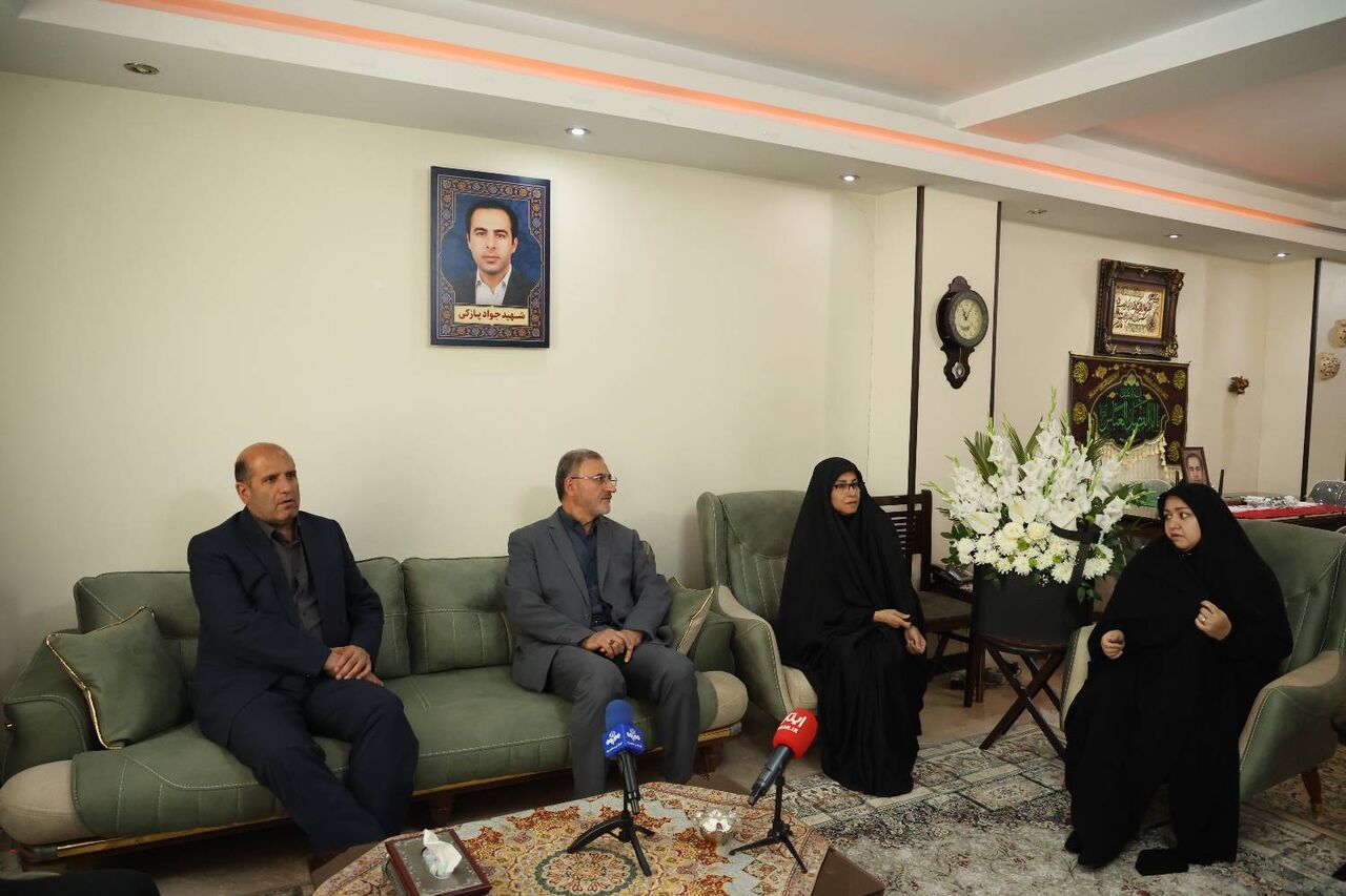 شهدا سند اصالت انقلاب و الگوی ماندگار آیندگان هستند