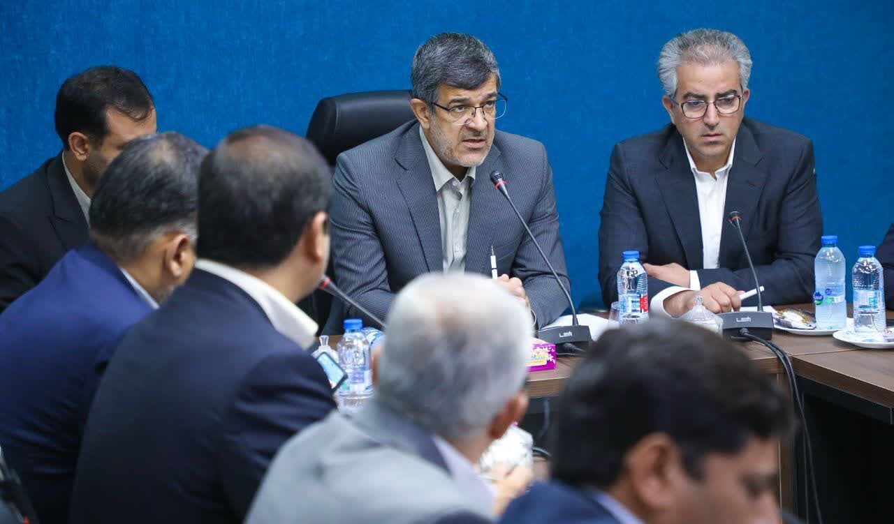استاندار یزد: فلسفه مدیریت، خدمتگزاری بی‌منت است، نه پشت‌میزنشینی