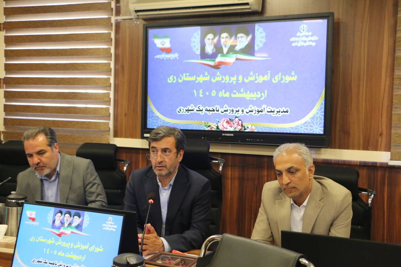 انتظار فرماندار ری از جامعه فرهنگیان: ارتقای آگاهی دانش‌آموزان از واقعیت‌های روز