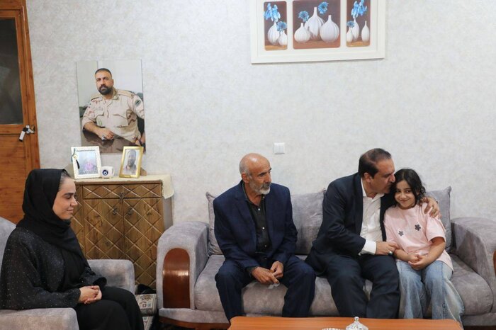دیدار استاندار با خانواده دو شهید جنگ تحمیلی در ایلام