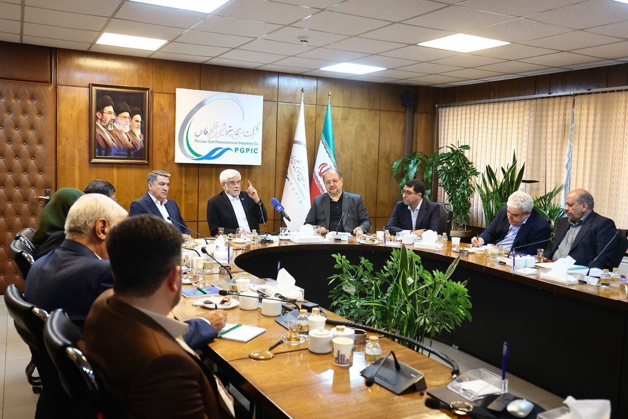 عارف: راهبرد دشمن برای تضعیف صنایع پیشران شکست خورد