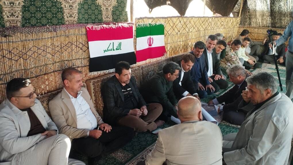 مسئولان ایلام و عراق برای جانمایی مرز چیلات دهلران گردهم آمدند مسئولان ایلام و عراق برای جانمایی مرز چیلات دهلران گردهم آمدند