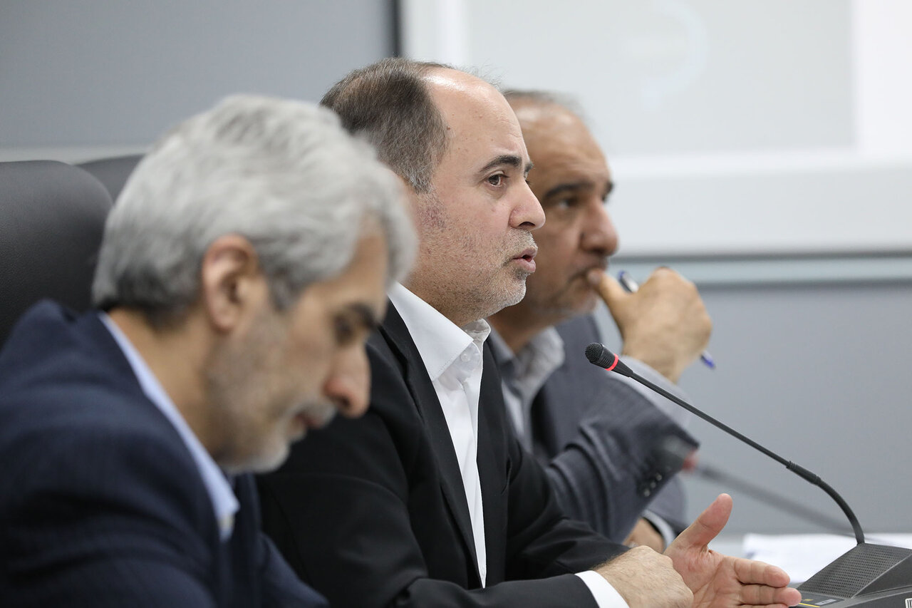 بررسی تامین کالاها و مهار گرانی با حضور وزیر کشاورزی در نشست غیرعلنی مجلس