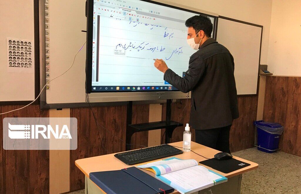 فیلم| معلمان یزد از مطالبات خود می‌گویند