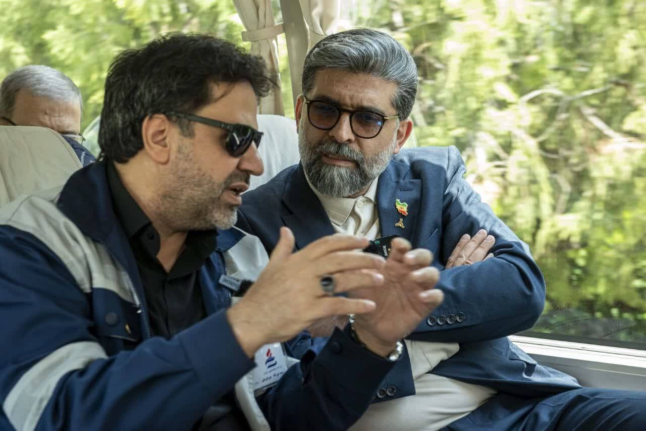 بازدید هیئت عالی‌رتبه وزارت صمت از پتروشیمی تبریز؛ تأکید معاون وزیر بر رفع فوری موانع تولی