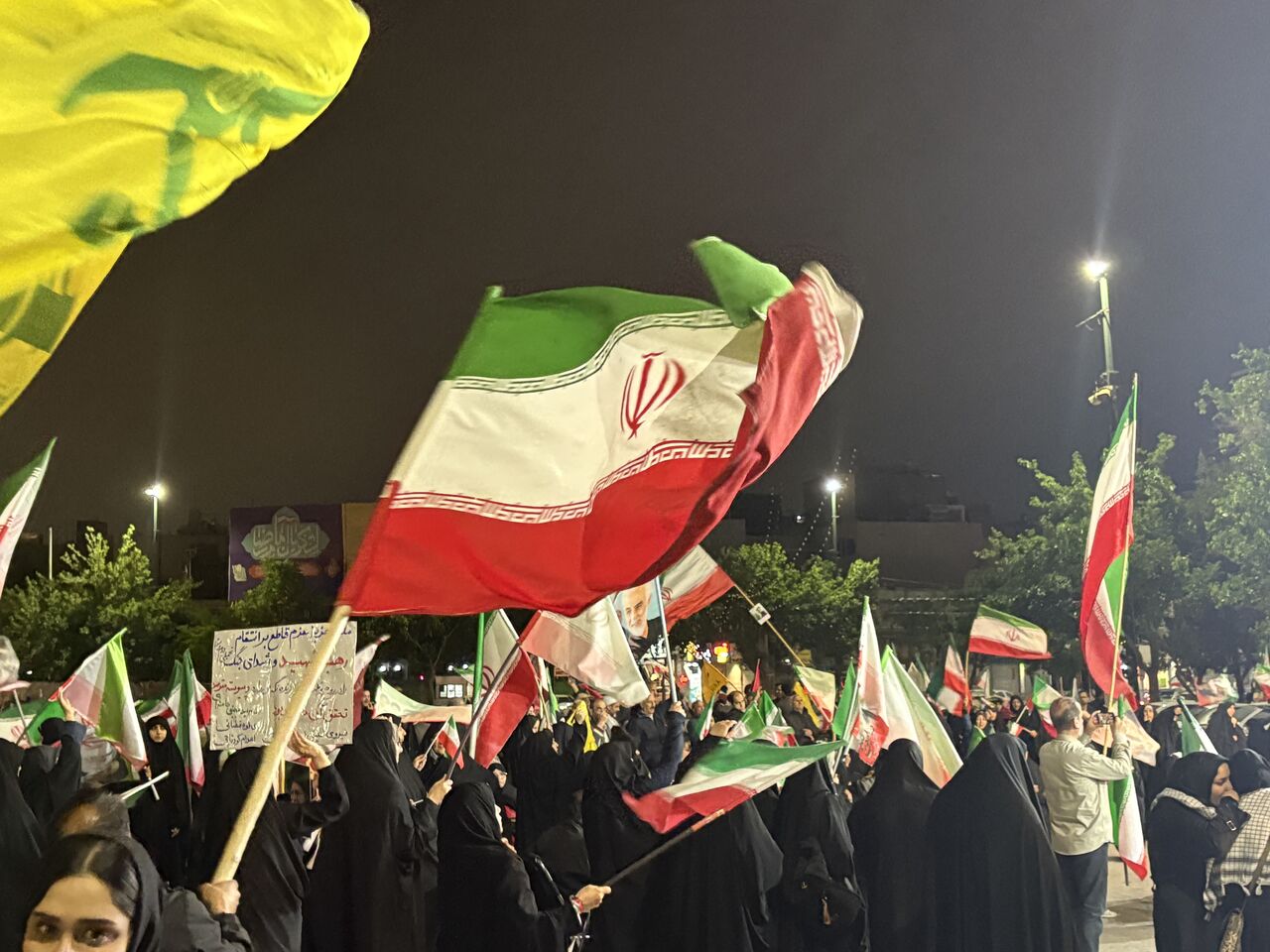 طنین وطن در هفتاد و یکمین رستاخیز عشق