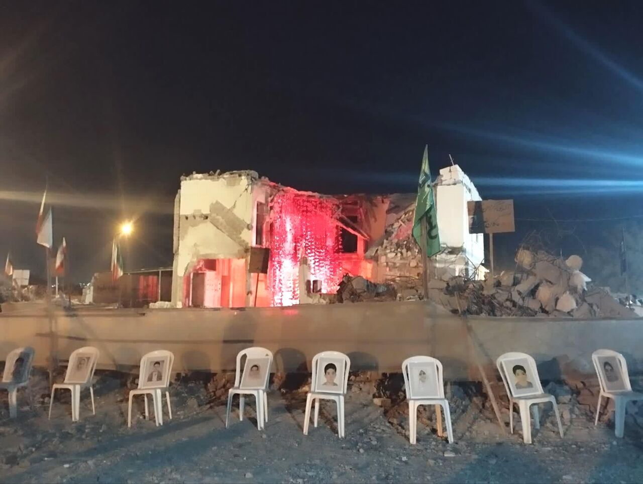غروبِ میناب؛ روایتی از سفر به مدرسه‌ای که آسمانش ۱۶۸ ستاره کم داشت